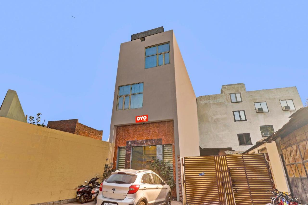 Hotel O Prince Home Stay Near Ambience Mall Нью-Дели Экстерьер фото