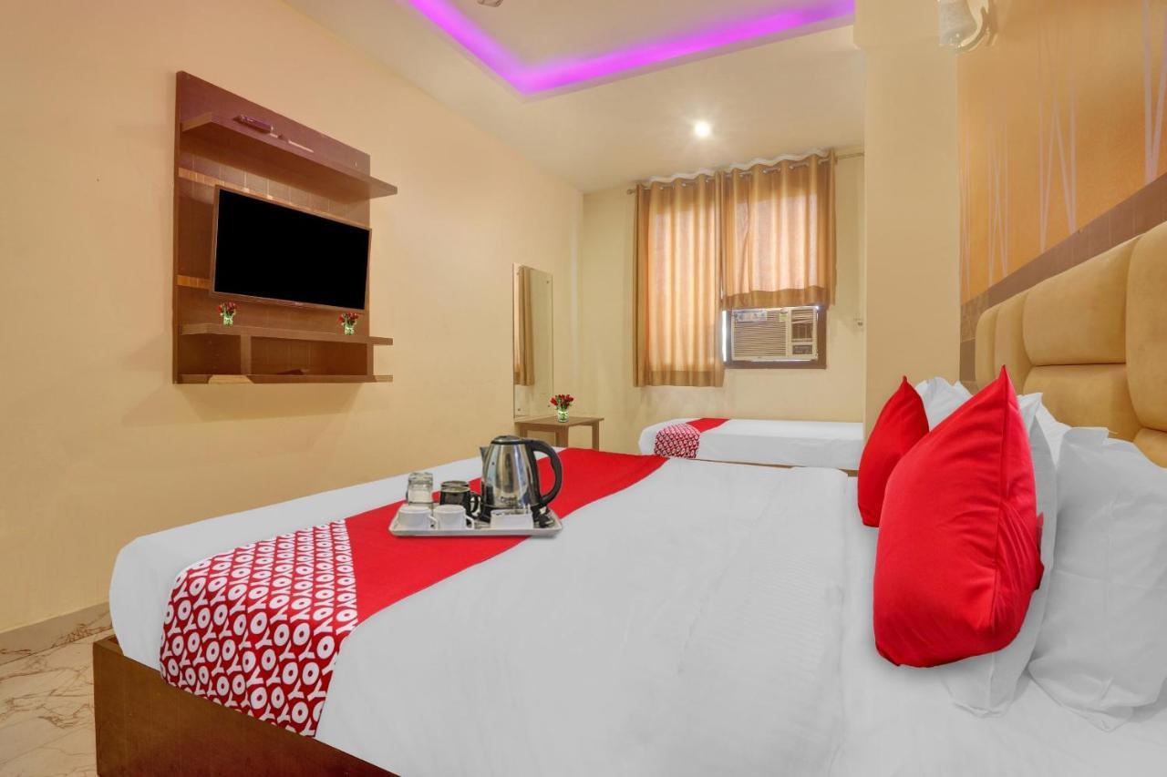 Hotel O Prince Home Stay Near Ambience Mall Нью-Дели Экстерьер фото