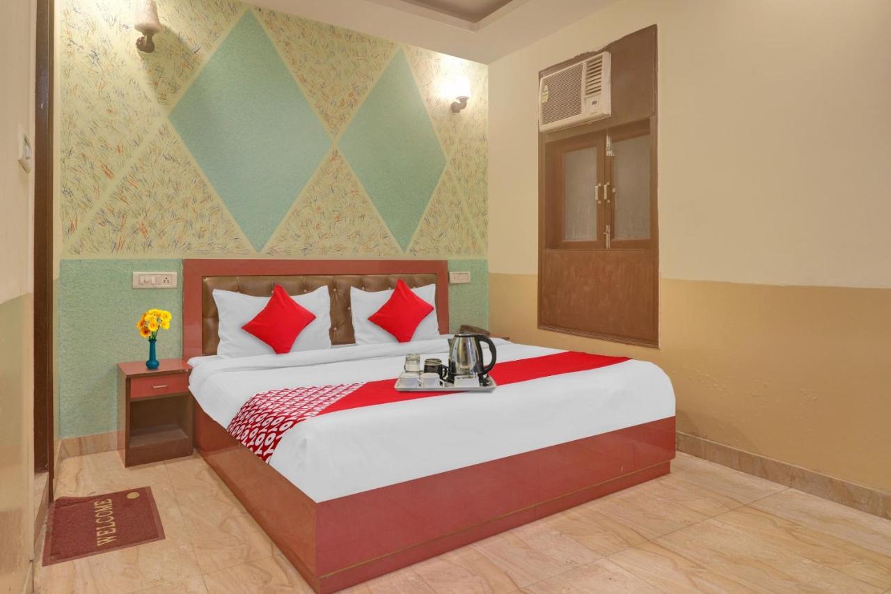 Hotel O Prince Home Stay Near Ambience Mall Нью-Дели Экстерьер фото