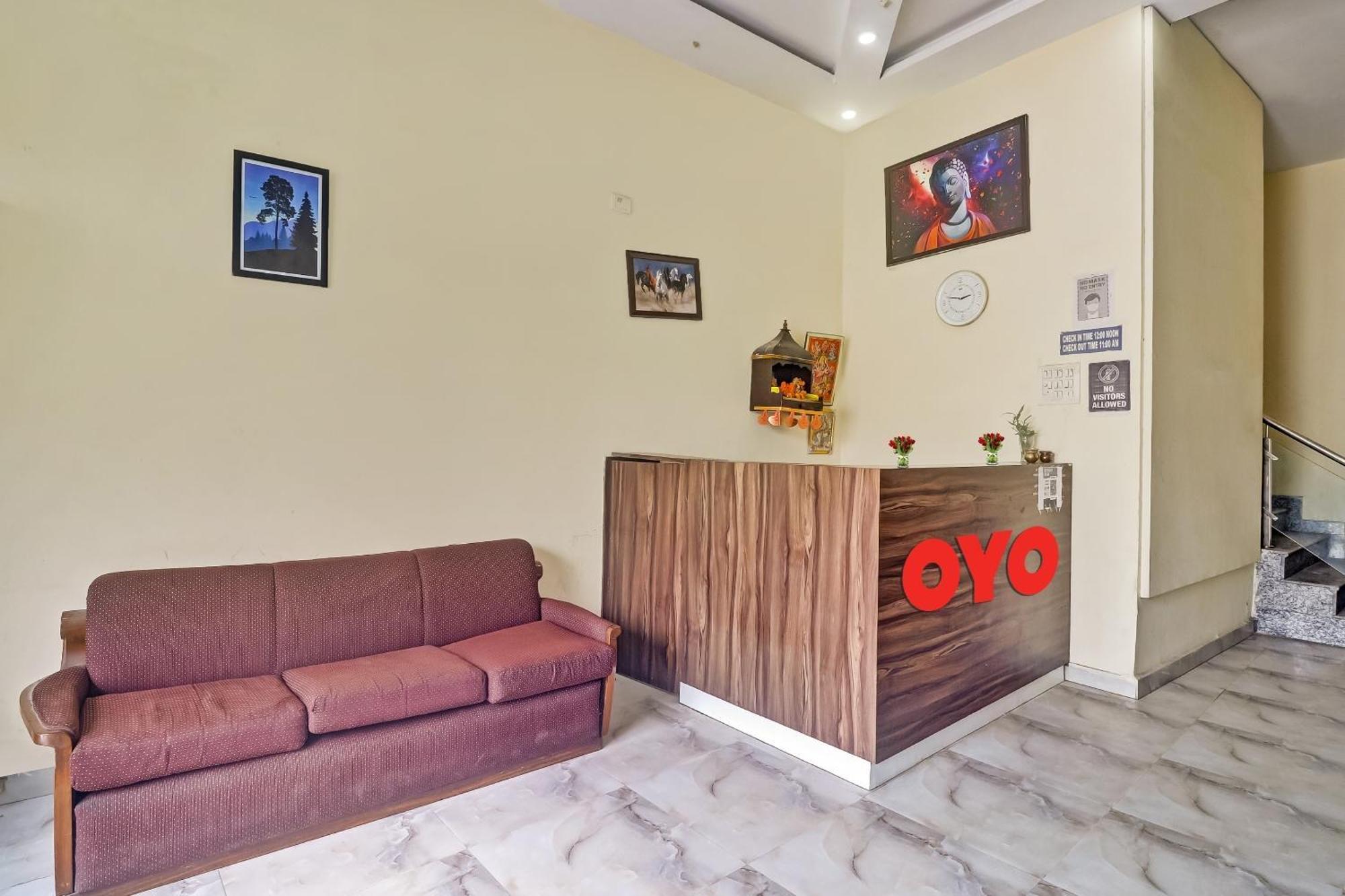 Hotel O Prince Home Stay Near Ambience Mall Нью-Дели Экстерьер фото